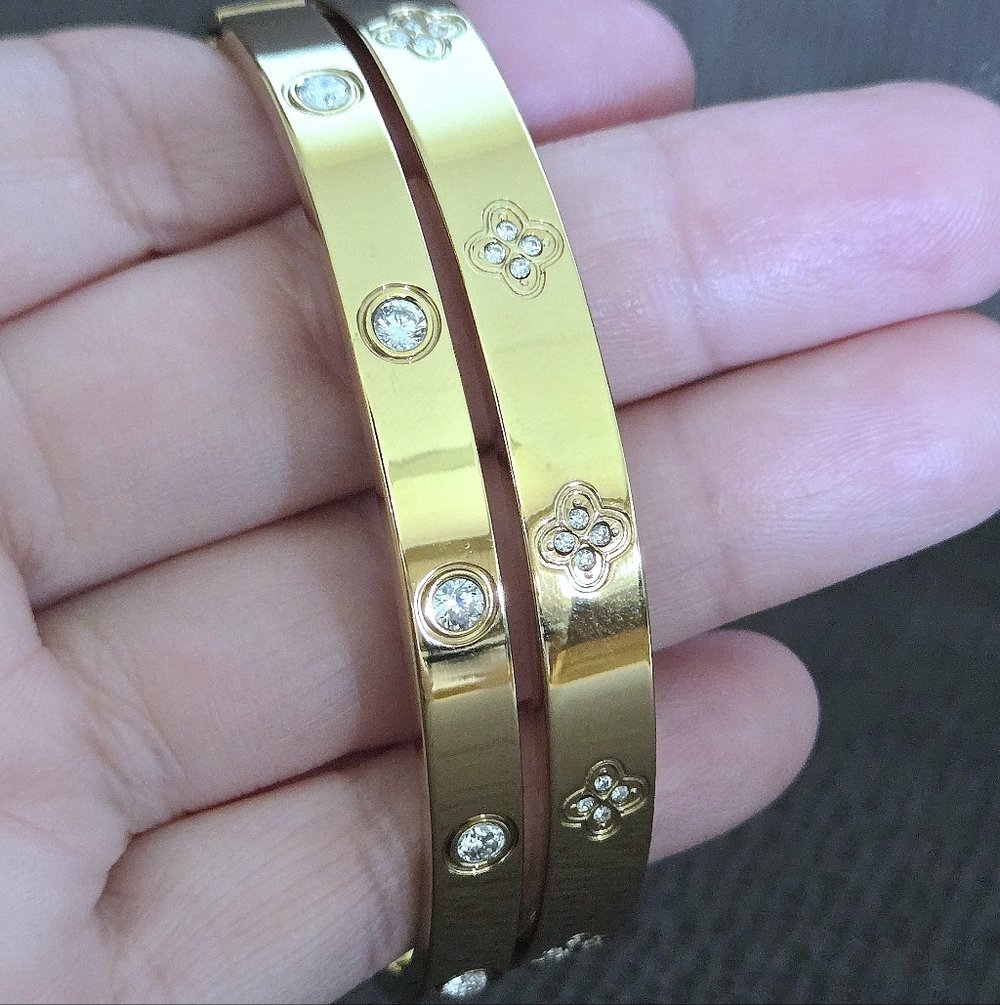 Set of Two✌️ Hinged Bangle Bracelets with Bezel Set Cubic Zirconias - NWOT - Picture 13 of 15